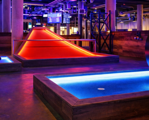 Interactive indoor mini golf concept