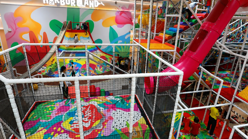 HBL slide FEC Slide onto a big airbag in a indoor play center