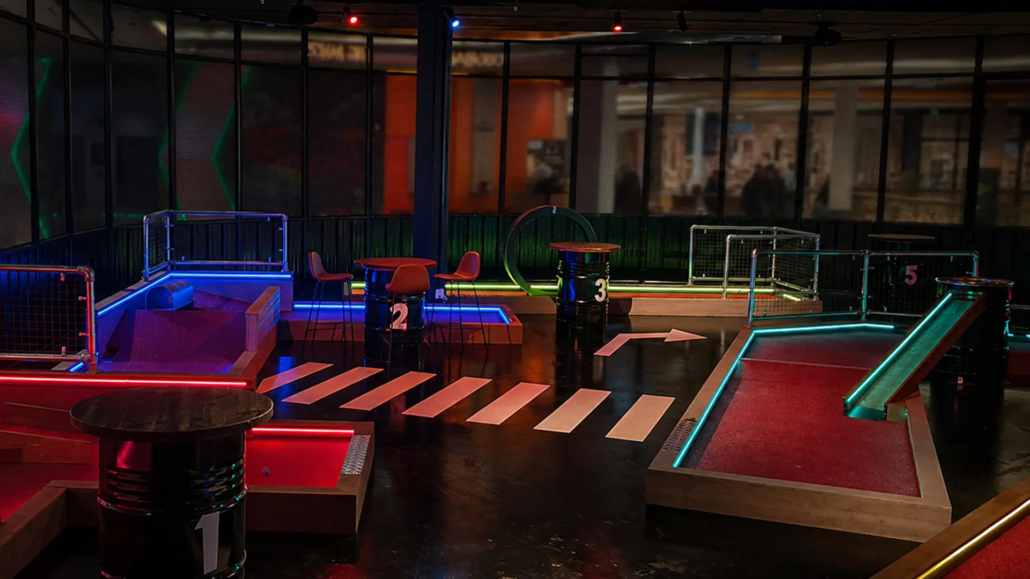 interactive-golf-challange-bar Social bar with a interactive golf concept